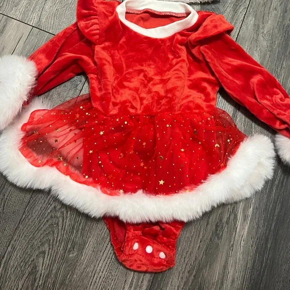🦌⚠️3 FOR $10 SALE⚠️🦌 Red Long Sleeve Dress with White Fur Trim - Picture 2 of 2